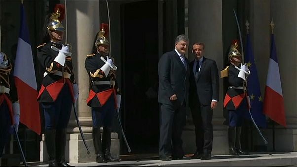 Макрон "аннексию Крыма" не признает Макрон "аннексию Крыма" не признает