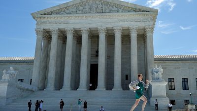 Oberstes US-Gericht lässt Trumps Einreiseverbote teilweise zu