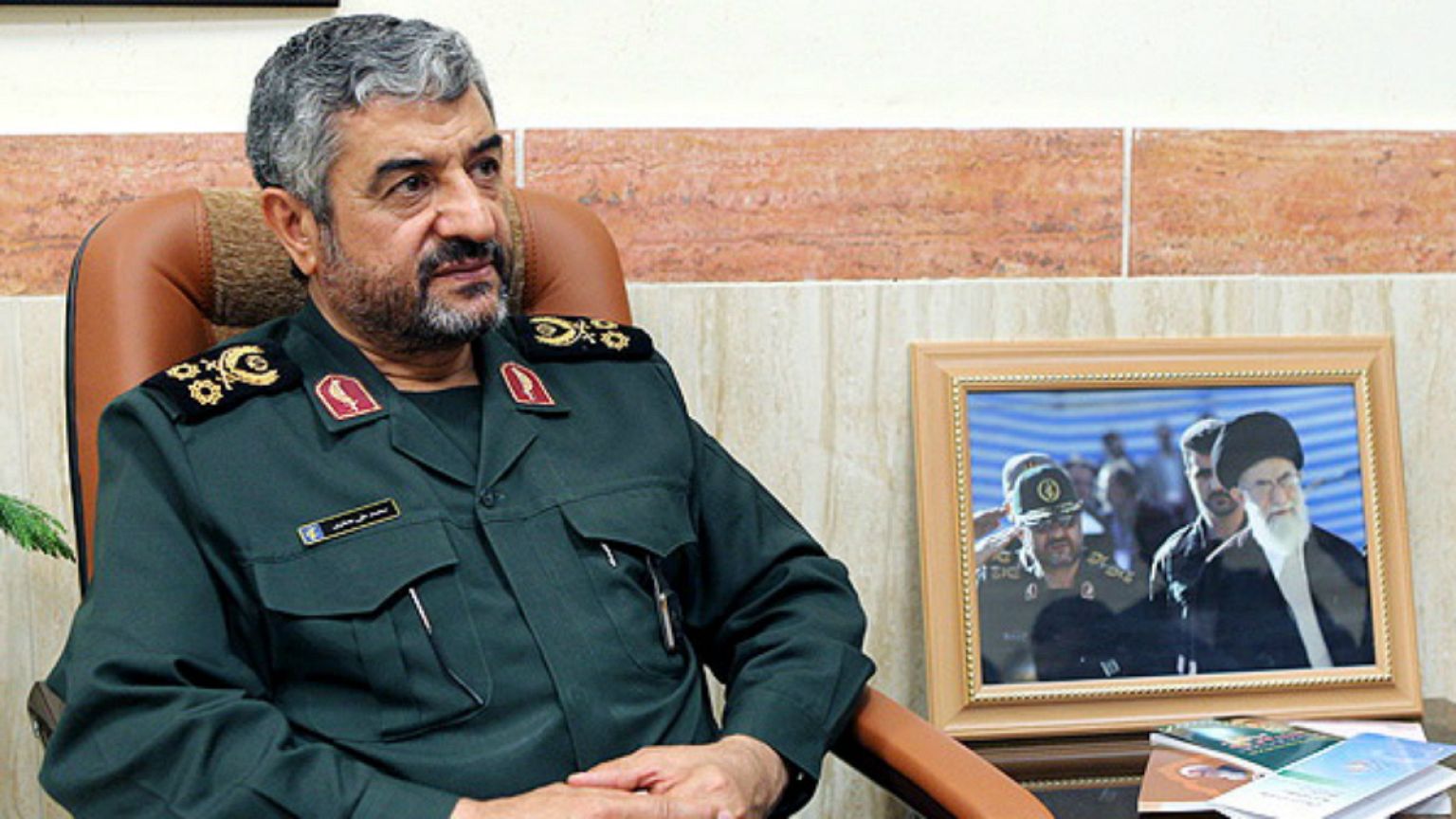 واکنش فرمانده سپاه به روحانی: «صاحب تفنگ که سهل است، صاحب موشک‌ هستیم»