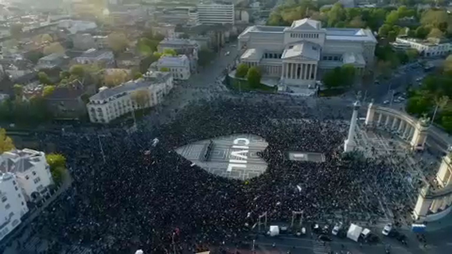 Életbe lépett a civiltörvény Magyarországon