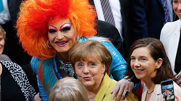 Merkel kiállt az azonos neműek házassága mellett Merkel kiállt az azonos neműek házassága mellett