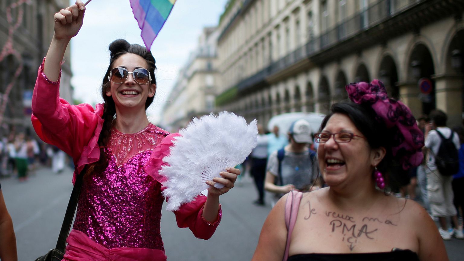 France : les couples de lesbiennes à quelques pas de la PMA