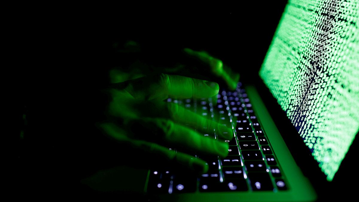 Cybertámadások kormányintézmények és nagyvállalatok ellen több országban