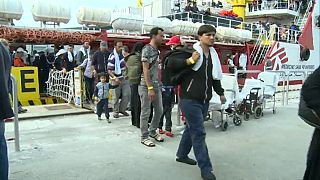 وصول 877 مهاجرا إلى باليرمو بعد انقاذهم في عرض البحر
