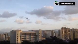 Un helicóptero policial sobrevuela Caracas desafiando a Maduro