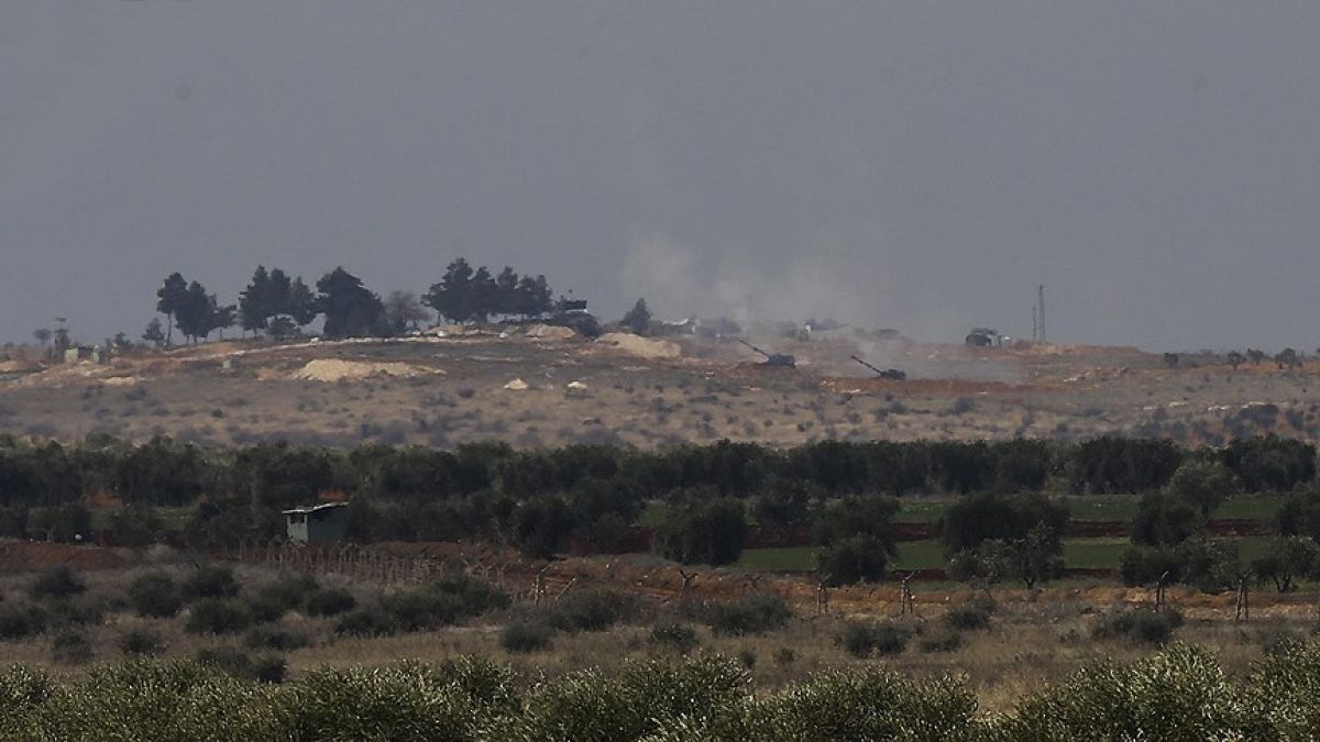 Türk ordusu YPG mevzilerini bombaladı
