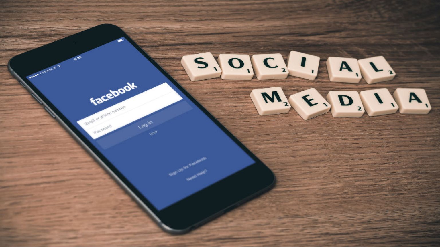 Facebook 2 milyar kullanıcıyla rekor kırdı