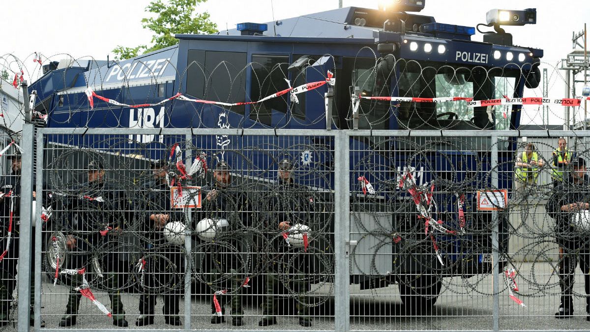 Tökrészegen, nyilvánosan szexeltek a G20-ra kivezényelt berlini rendőrök