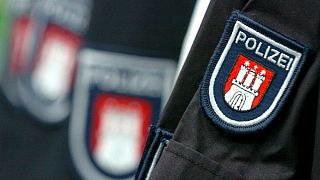 الشرطة الألمانية ترتكب الموبقات في الأماكن العامة