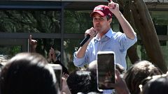 Image: Democrat Beto O'Rourke address a crowd of several hundred at the Uni