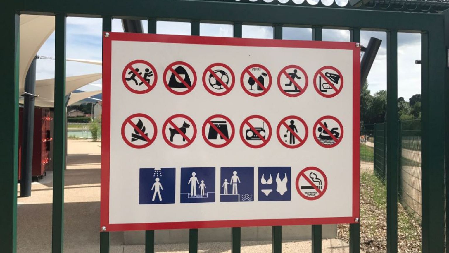 "Keine Hunde, kein Alkohol, keine Frauen mit Burkini oder Schleier"