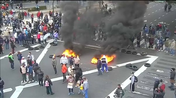 Αργεντινή: Bίαιες διαδηλώσεις στο Μπουένος Άιρες Αργεντινή: Bίαιες διαδηλώσεις στο Μπουένος Άιρες