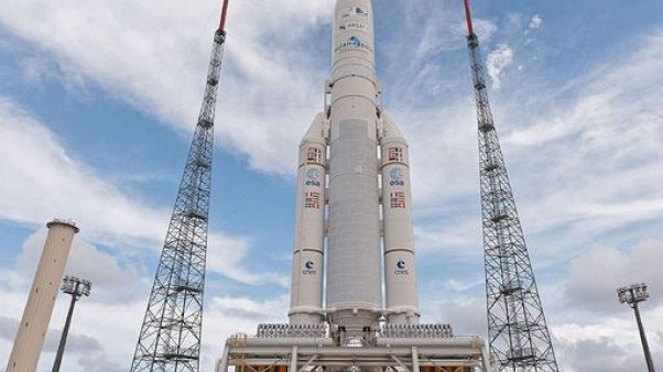Ariane 5 lancia due satelliti per comunicazioni Ariane 5 lancia due satelliti per comunicazioni