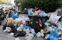 Lixo invade ruas da Grécia