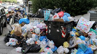 Lixo invade ruas da Grécia