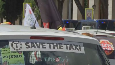 Greve de taxistas em Espanha contra Uber e Cabify