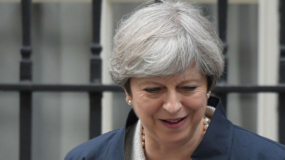 Westminster - Theresa May bring erste Abstimmung durch
