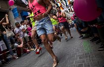 Loca carrera de tacones en Madrid
