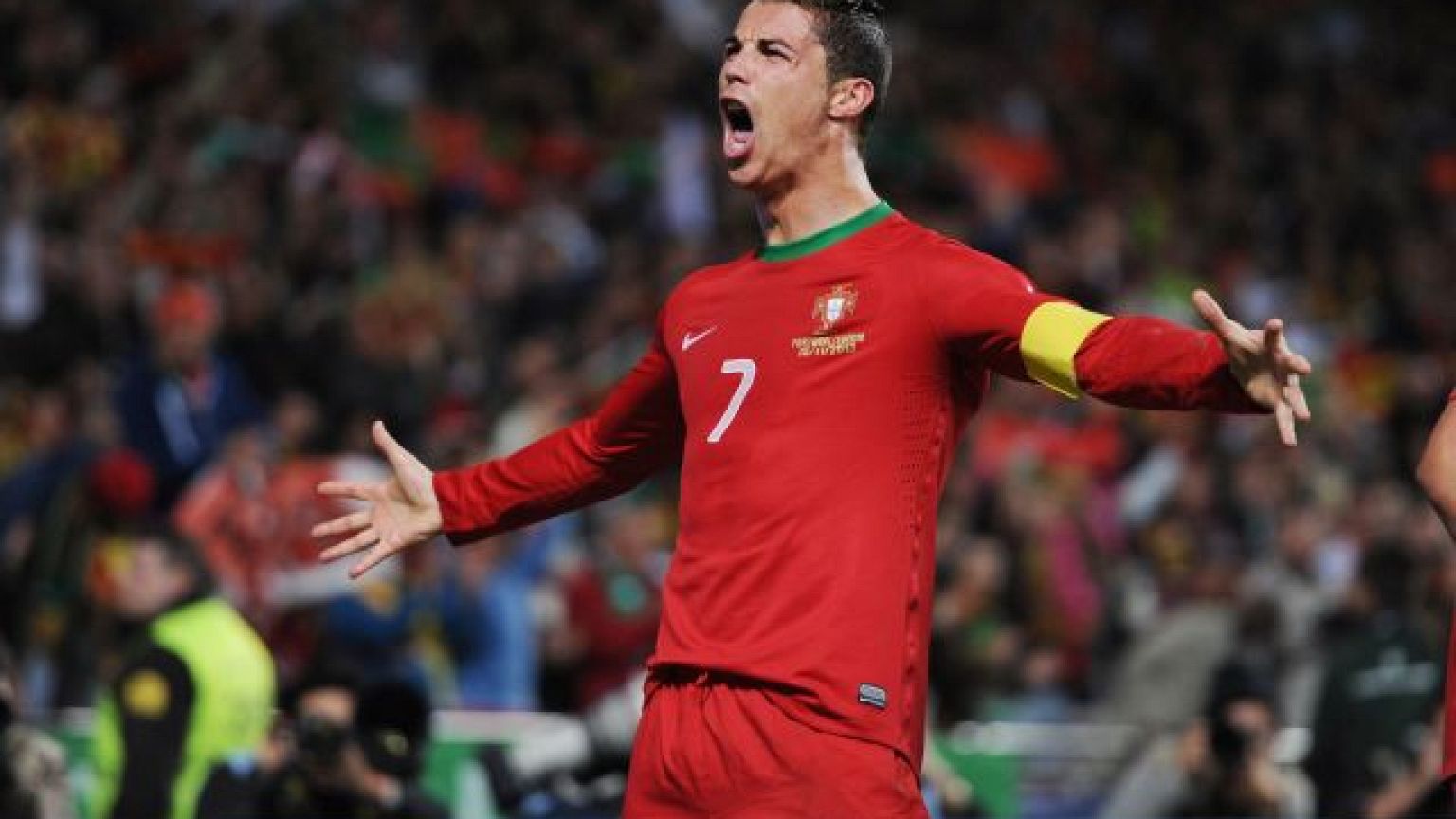 Cristiano Ronaldo ikiz babası oldu
