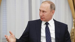 Putin extends sanctions against EU