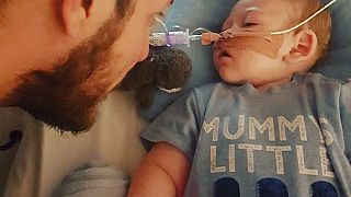 Schwieriger Streit um todkrankes Baby Charlie (10 Monate)