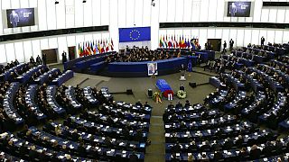 وداع رهبران سیاسی با هلموت کهل در پارلمان اروپا