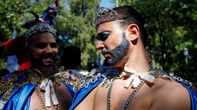 Karneváli hangulat a spanyol Gay Pride-on
