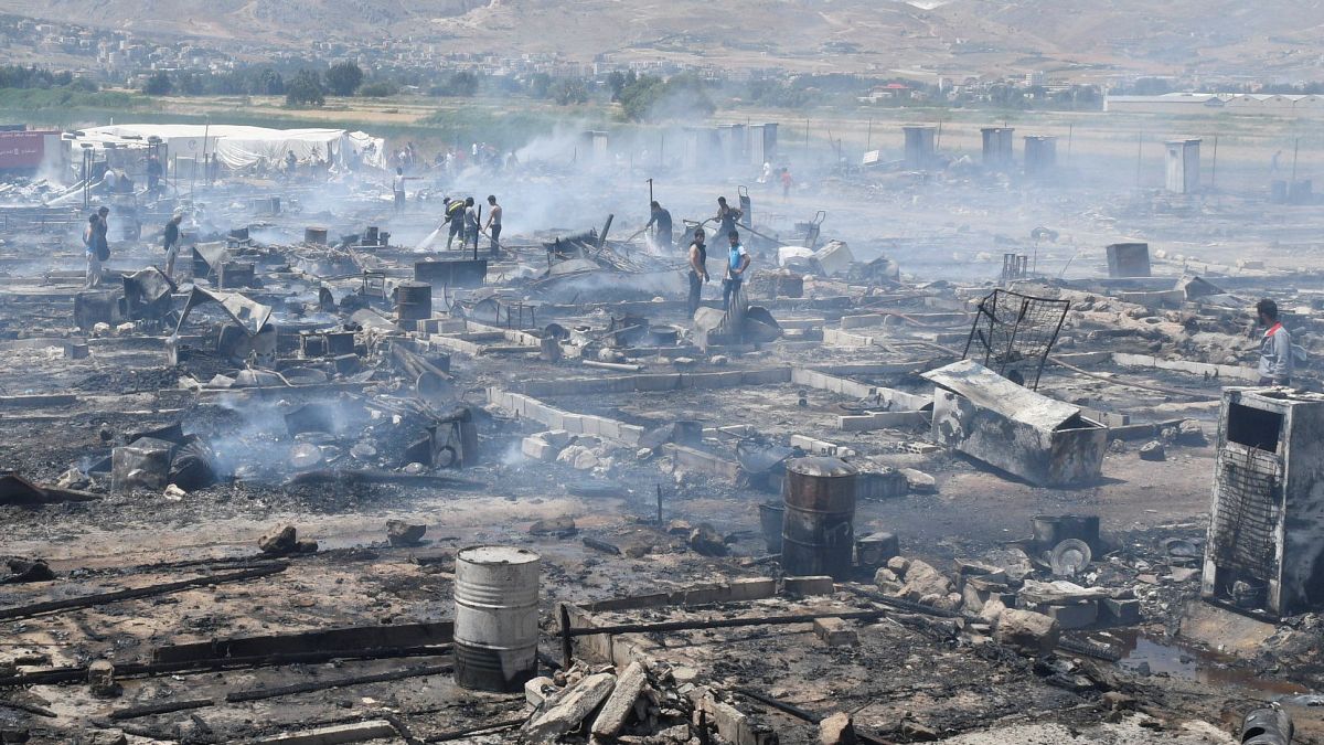 Libano, incendio nel campo profughi: 3 morti