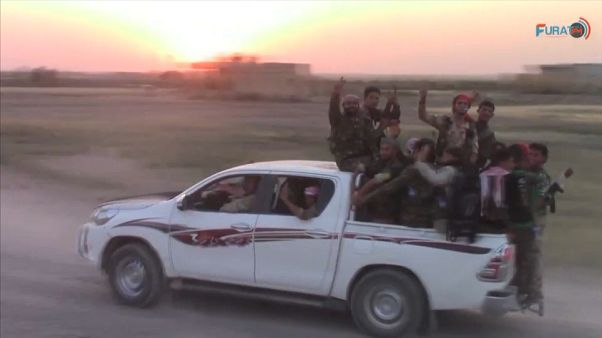 Siria: le forze anti-ISIS entrano a Raqqa dal sud, attraversando l'Eufrate Siria: le forze anti-ISIS entrano a Raqqa dal sud, attraversando l'Eufrate