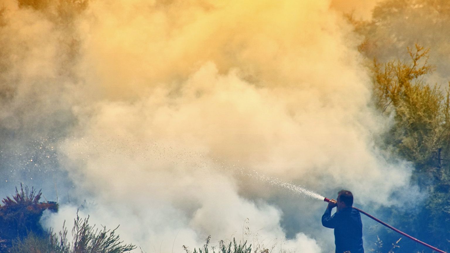 Εκτός ελέγχου μεγάλη πυρκαγιά στην ανατολική Μάνη