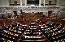 Προ ημερησίας συζήτηση στη Βουλή για την οικονομία - Κόντρα Τσίπρα και Μητσοτάκη