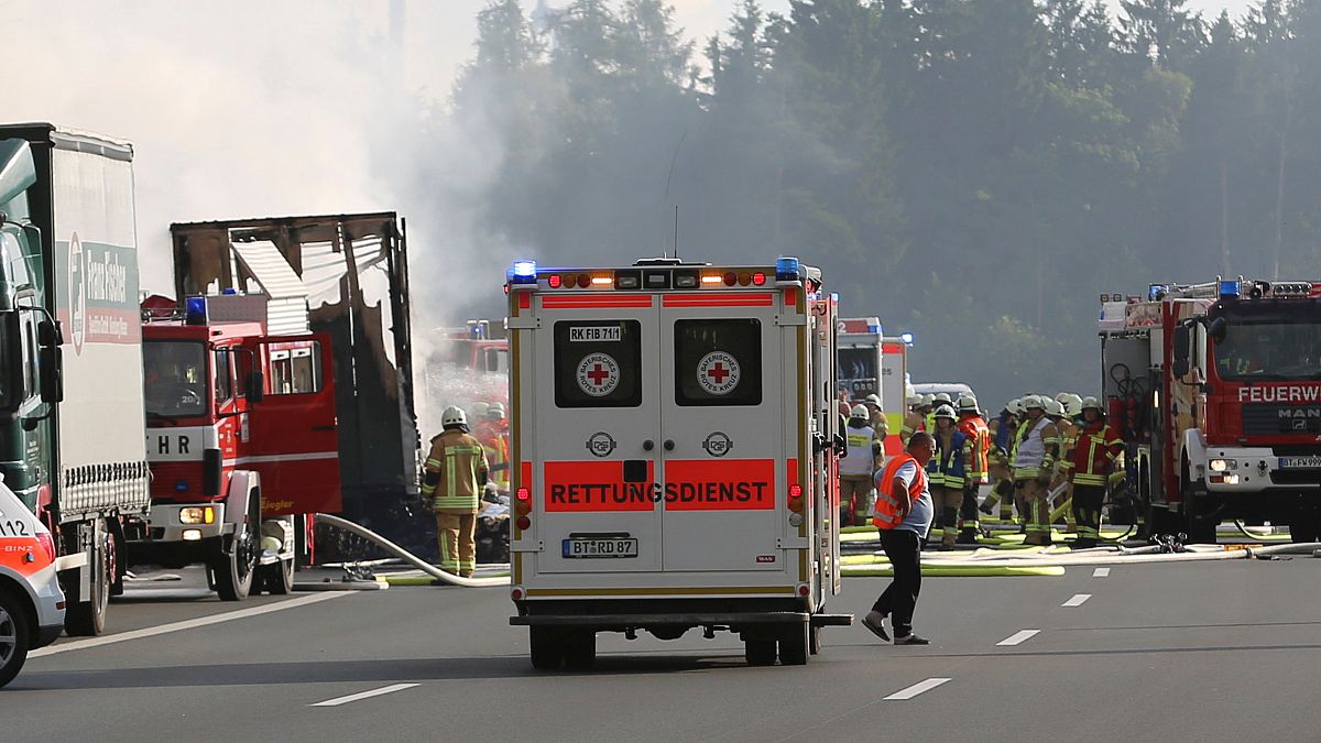 تصادف شدید یک اتوبوس در آلمان ۱۸ کشته برجای گذاشت