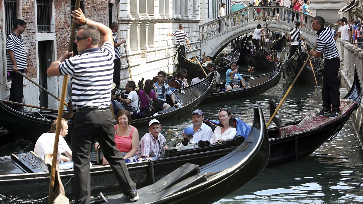 A turisták ellen tüntettek Velencében
