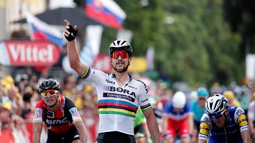 Peter Sagan vence 3.ª etapa da Volta à França em bicicleta