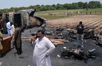 شمار تلفات جانی انفجار تانکر سوخت در پاکستان به ۲۰۶ نفر رسید