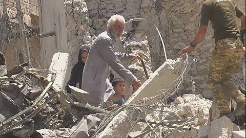 Thousands try to flee Mosul as ISIL makes last stand