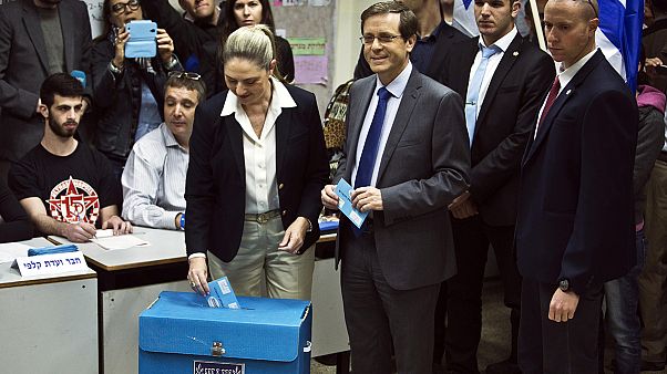 انتخابات تمهيدية لاختيار رئيس لحزب العمل الإسرائيلي المعارض انتخابات تمهيدية لاختيار رئيس لحزب العمل الإسرائيلي المعارض