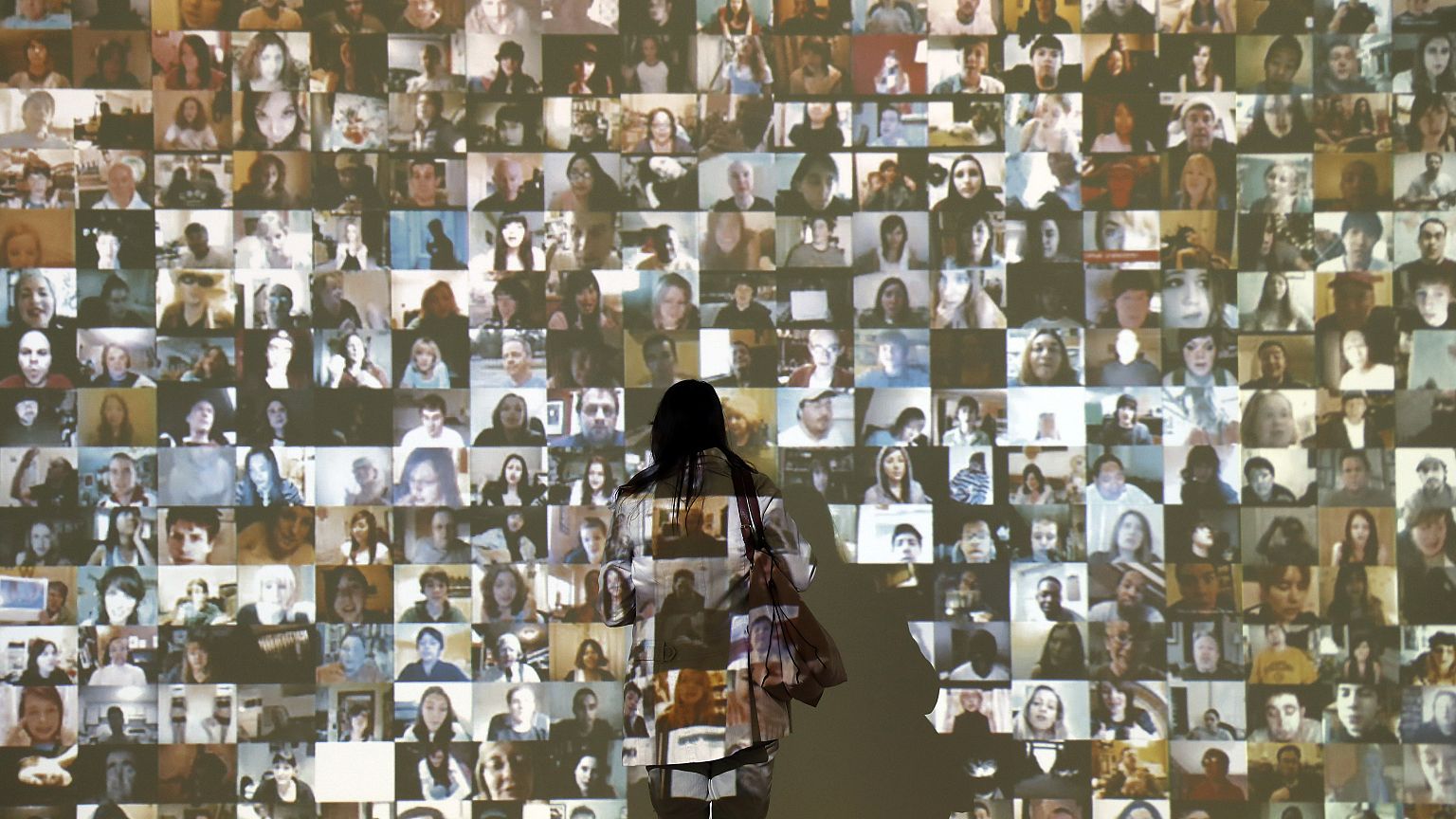 Saatchi Gallery debate: the selfie, social addiction or art?