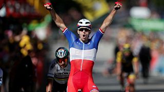Peter Sagan descalificado tras dar un codazo a Cavendish en la meta