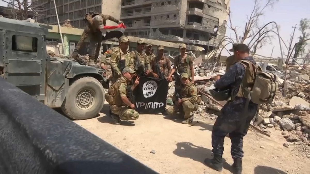 Resistência do "daesh" estrangulada em Mossul e Raqqa