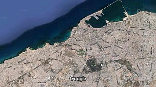 مقتل خمسة مدنين على الأقل في سقوط قذيفة على شاطئ بطرابلس