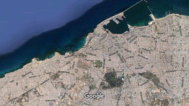 مقتل خمسة مدنين على الأقل في سقوط قذيفة على شاطئ بطرابلس مقتل خمسة مدنين على الأقل في سقوط قذيفة على شاطئ بطرابلس