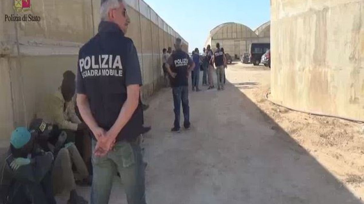 Caporalato: controlli in 26 aziende agricole del Sud Italia