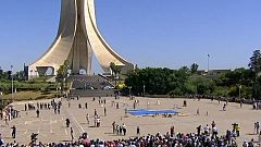 في الذكرى الـ 55 لعيد الاستقلال، بوتفليقة يطالب فرنسا بالاعتذار عن جرائمها