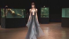 Paris: Nackte Haut und Musik aus dem Aquarium