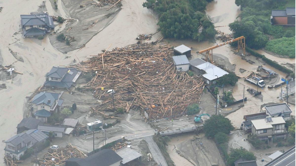 Allerta inondazioni nel Sud del Giappone