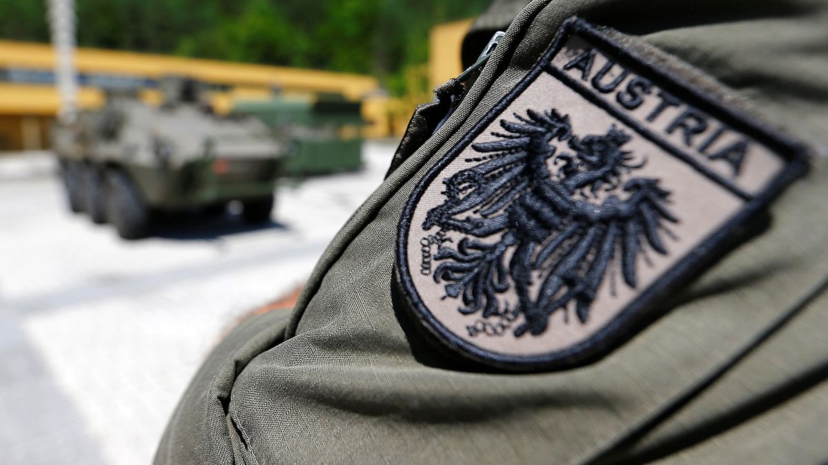 Η Αυστρία αναδιπλώνεται για τον στρατό στα σύνορα