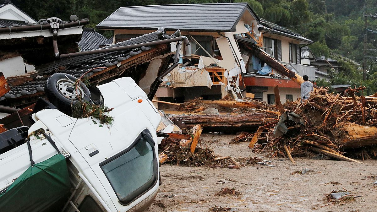 Temporal inunda e mata na terceira maior ilha do Japão