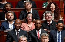 البرلمان الفرنسي يمدد حالة الطوارئ