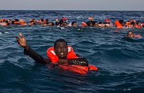 Amnesty: "Europa irresponsabile sui migranti. Li espone a morte e violenze"